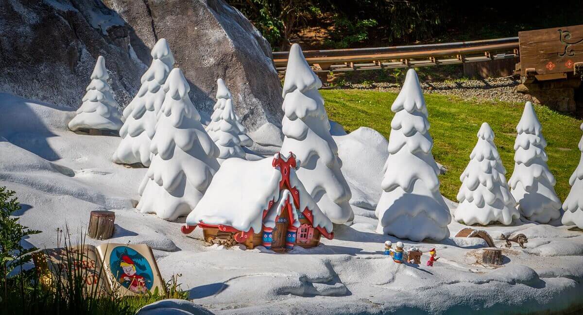 Peter and the Wolf at Le Pays des Contes de Fees View of the scene to Peter and the Wolf at Le Pays des Contes de Fees