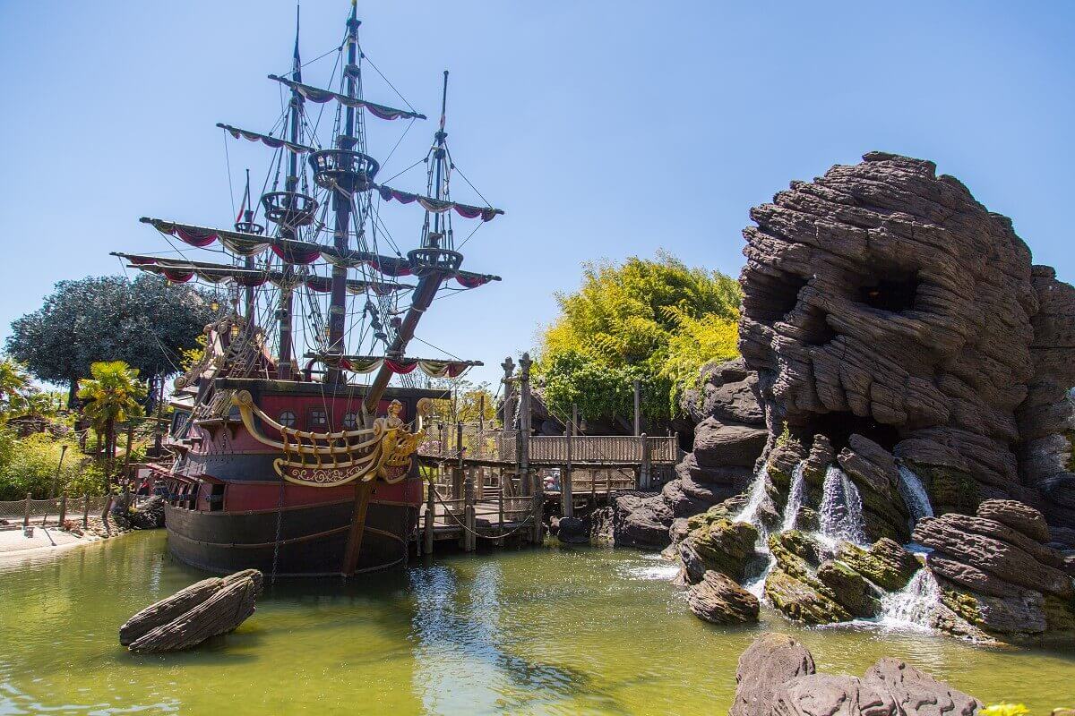 Pirate ship and skull rock in the Adventure Isle View of the Captain Hooks Galley and a rock formation in the shape of a skull in Adventure Isle