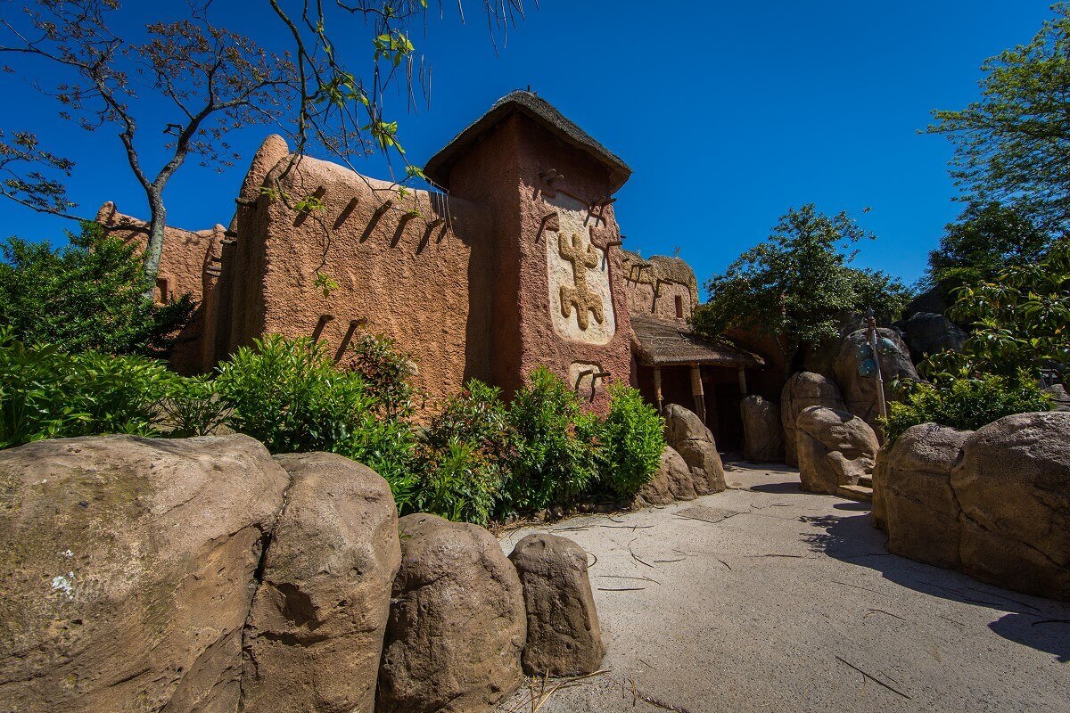 Buildings in Adventureland Lateral view of a building in clay optics