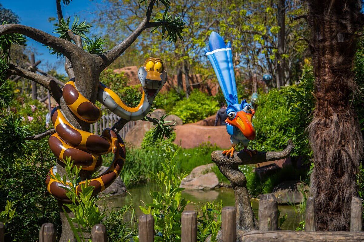 Figures of Kaa and Zazu two figures of the popular Disney characters Kaa and Zazu in Adventureland