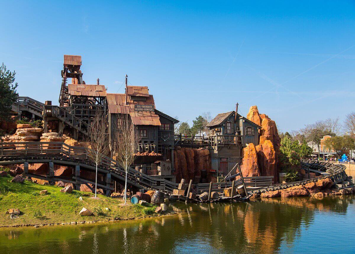 Big Thunder Mining Company buildings Buildings belonging to the Big Thunder Mining Company are located near to the tracks of Big Thunder Mountain