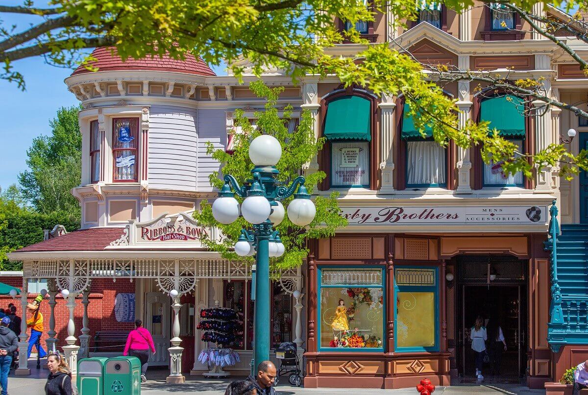 Facade of Bixby Babies Facade of Bixby Babies with the signs of the Bixby Brothers