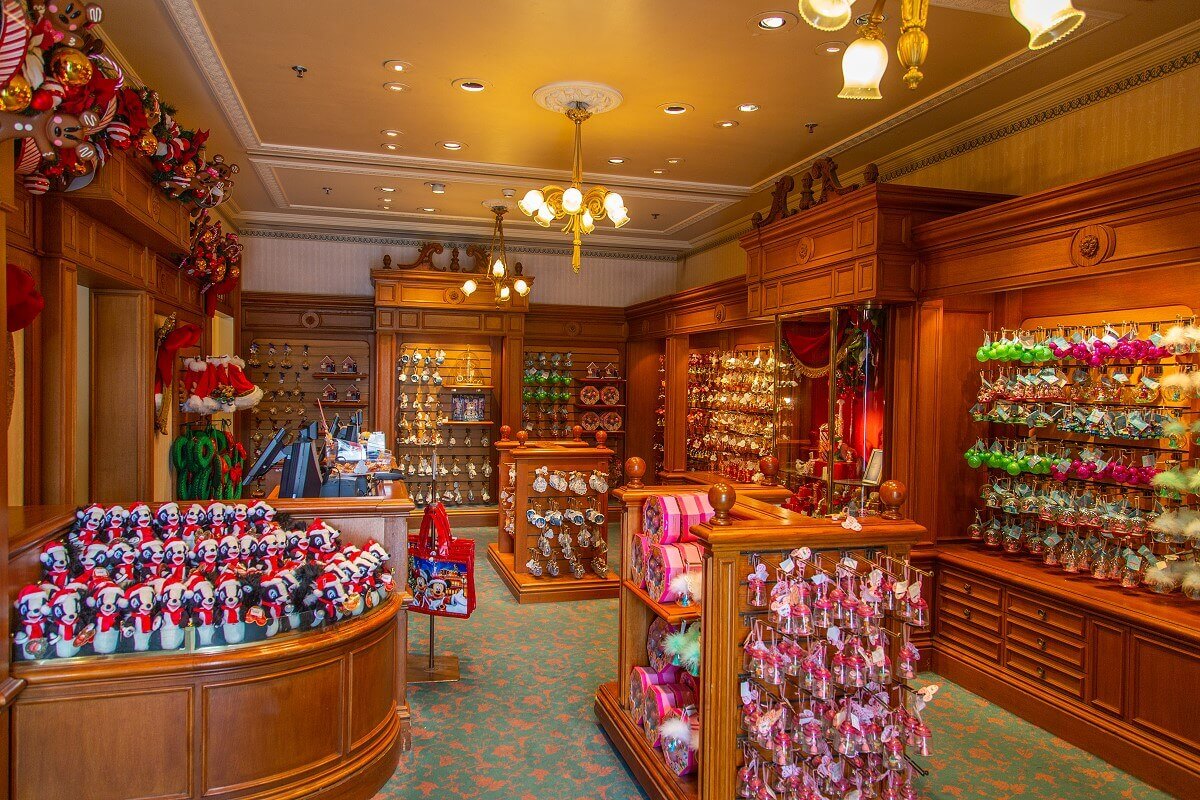 Total of the shop Long shot of the shop with Christmas decorations and stuffed animals. The shelves are reminiscent of classic shops of the 1900s and are kept in warm brown