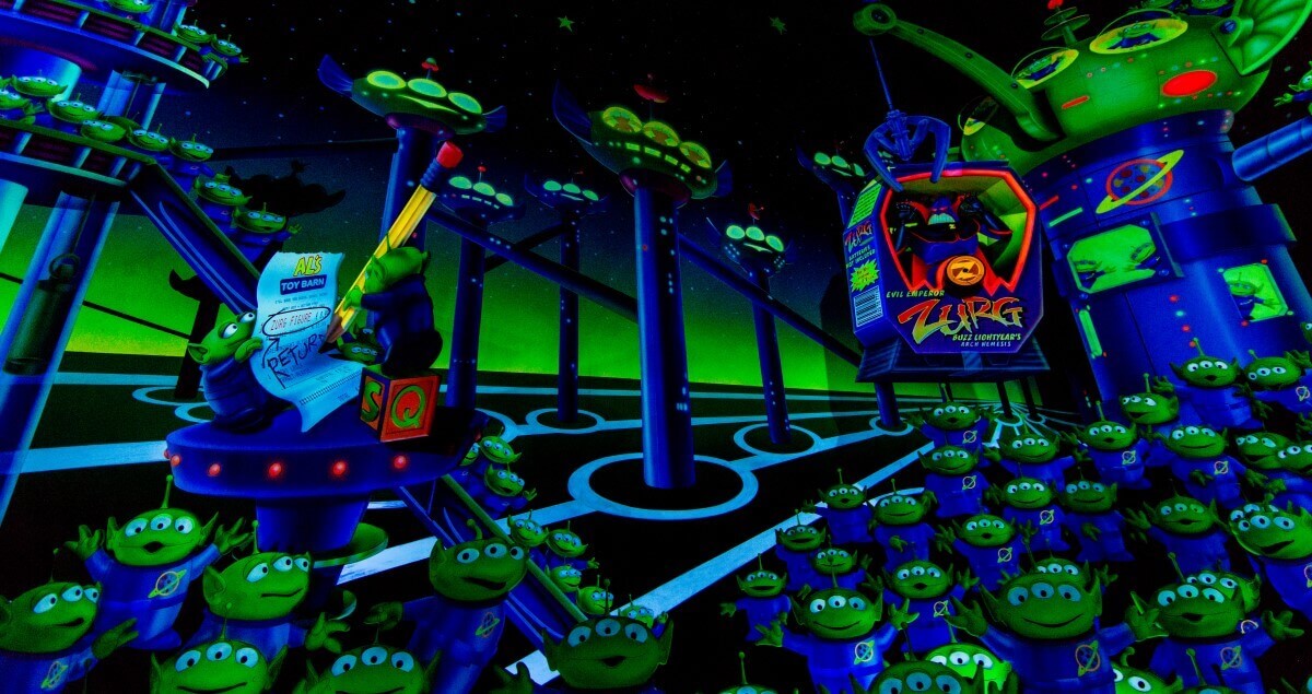 The aliens are sending Zurg back the green aliens send Zurg back in his original packaging and are delighted...