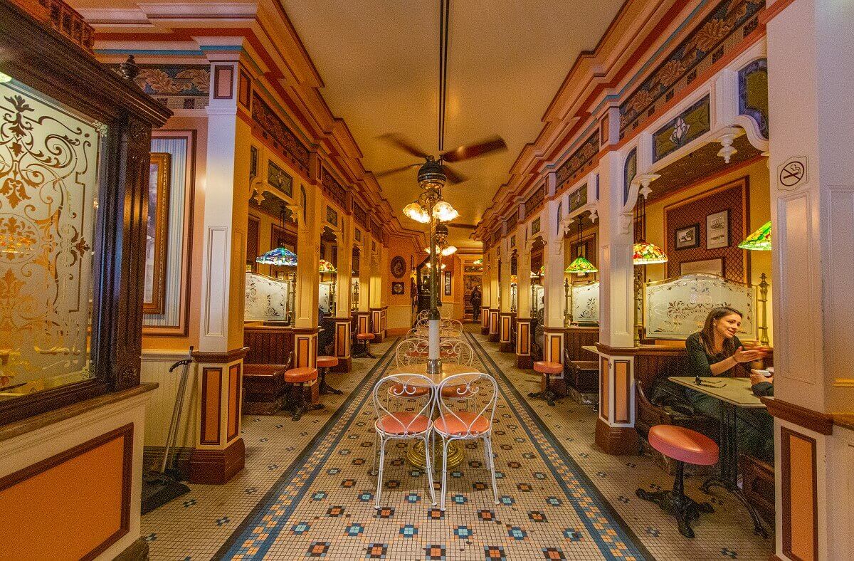 View into the guest room View into the guest room: On the left and right there are niches separated by glass walls in the look of train compartments, in the middle there are round tables and chairs.