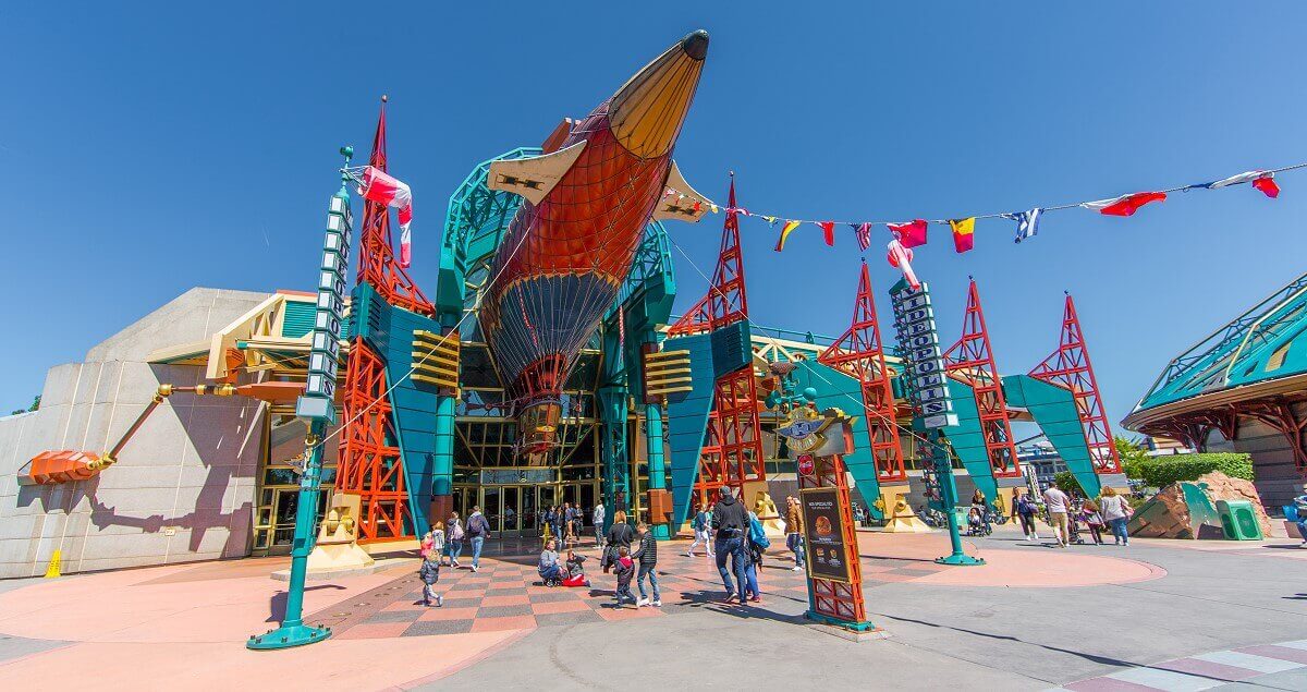 The Cafe Hyperion from the outside View from the outside of the Cafe Hyperion with the big airship