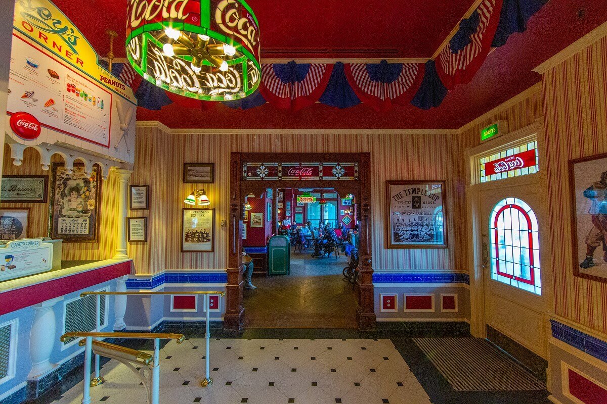 View from the counter towards the guest room View from the counter towards the guest room