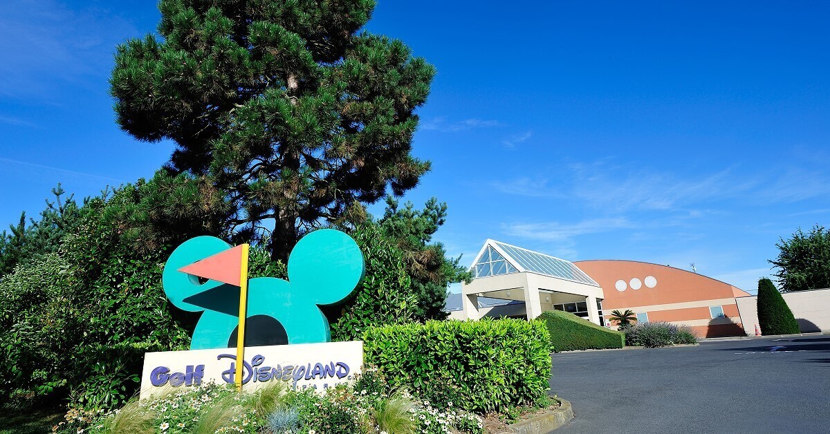 Club House Grill The clubhouse of the golf course at Disneyland Paris