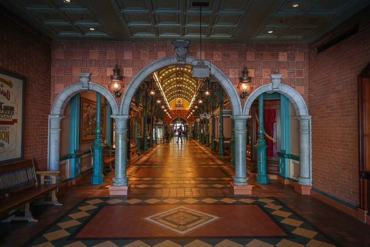 Wide shot of the Discovery Arcade from the side of the Central Plaza Wide shot of the Discovery Arcade from the side of the Central Plaza
