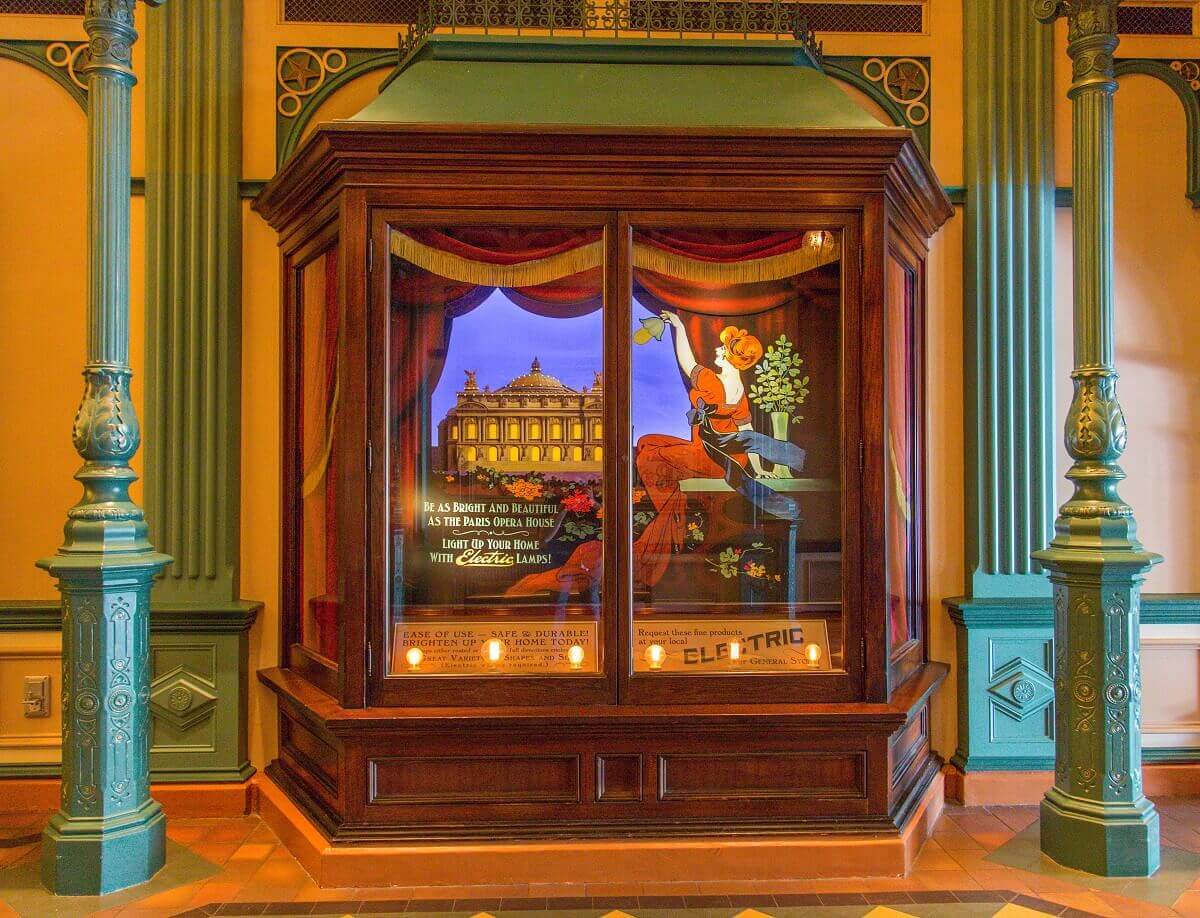 Shop window with advertisement for electric lamps Shop window with advertisement for electric lamps