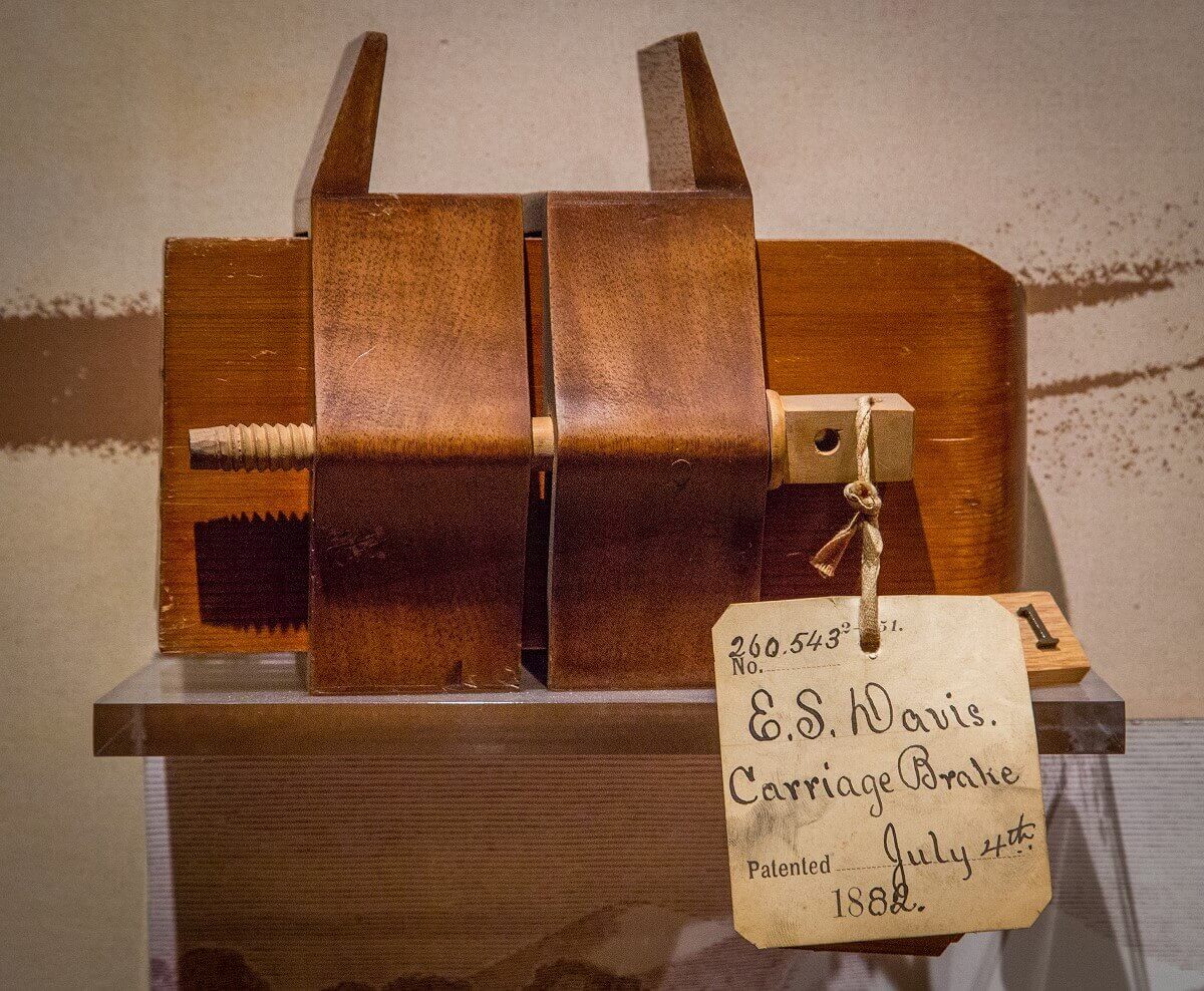 Patent model of a carriage brake Patent model of a carriage brake by E.S. Navis from 1882