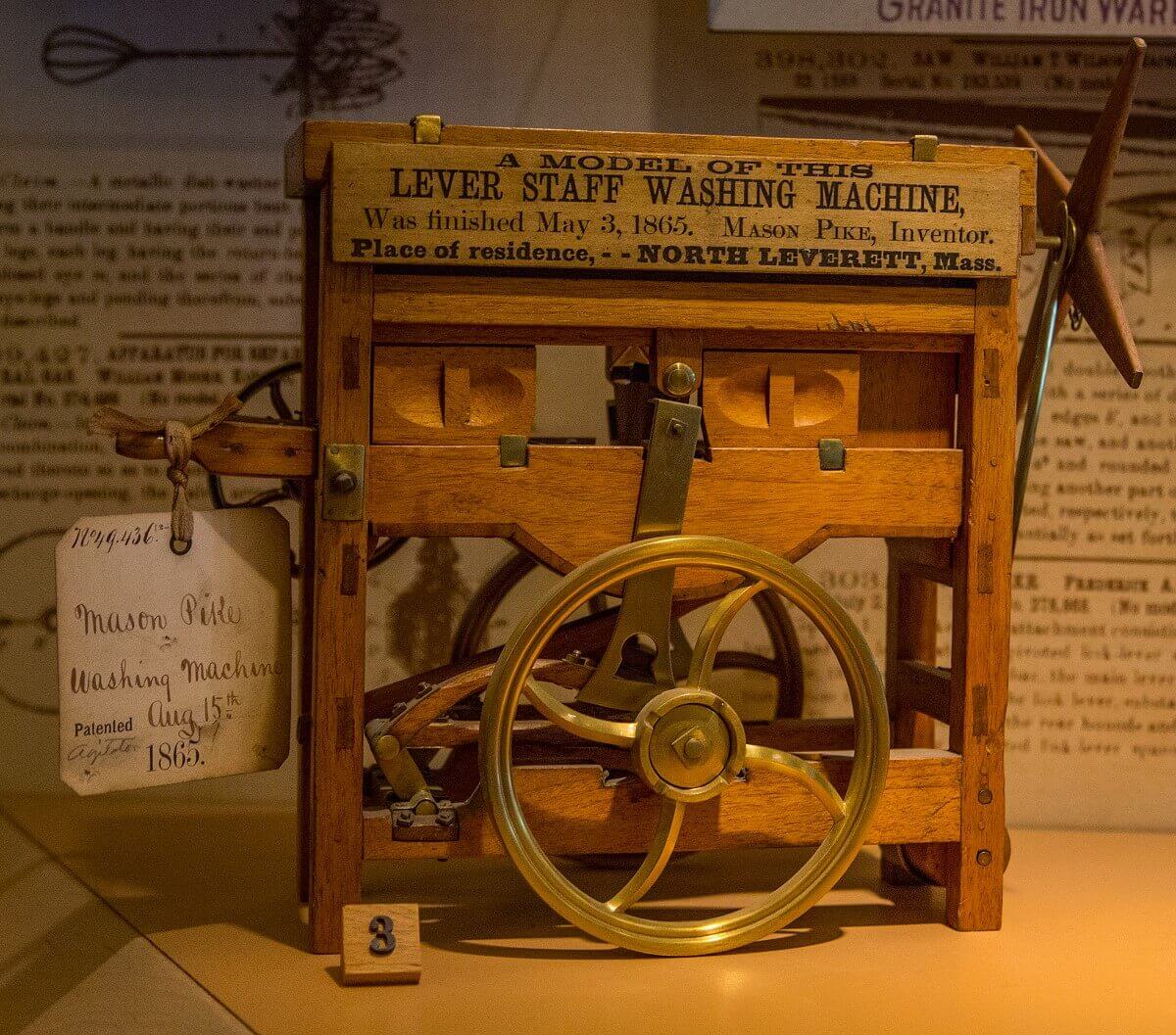 Patent model of a lever washing machine from 1865 Patent model of a lever washing machine from 1865