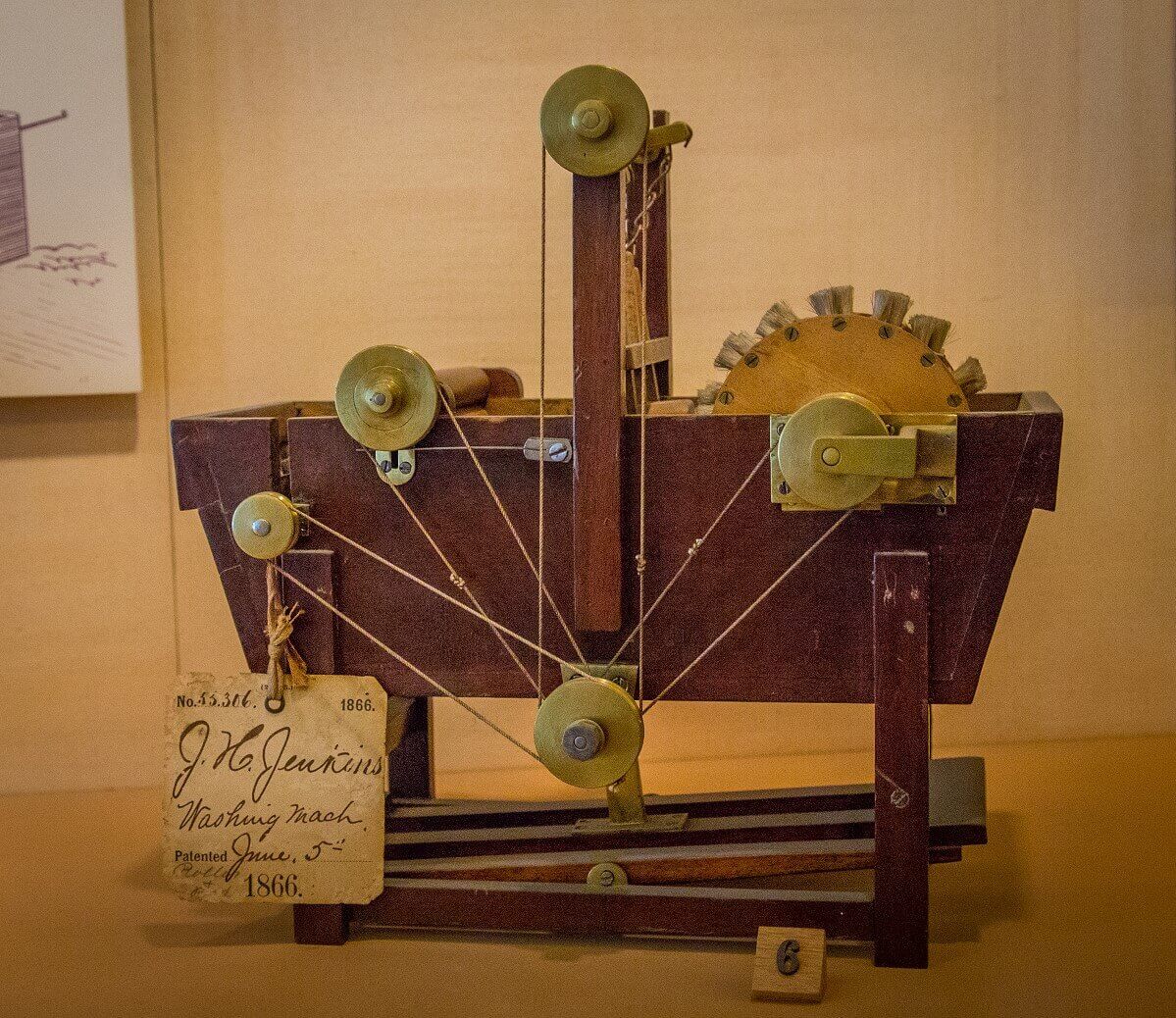 Model of a washing machine Model of a washing machine from 1866