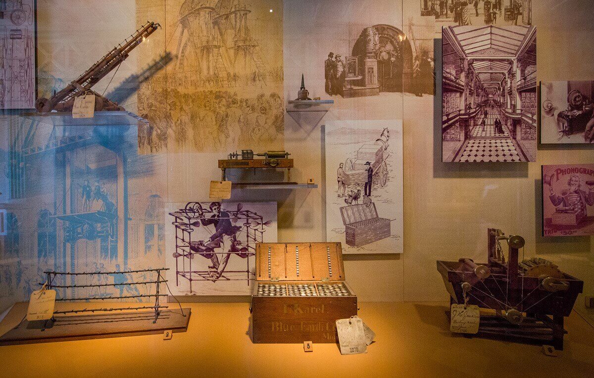 Fire escape, barbed wire fence and other models Fire escape, barbed wire fence and other models