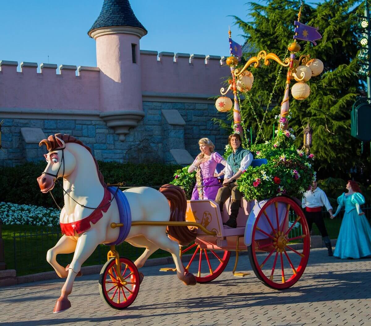 Carriage with Rapunzel and Flynn A horse-drawn carriage carrying Rapunzel and Flynn Rider...