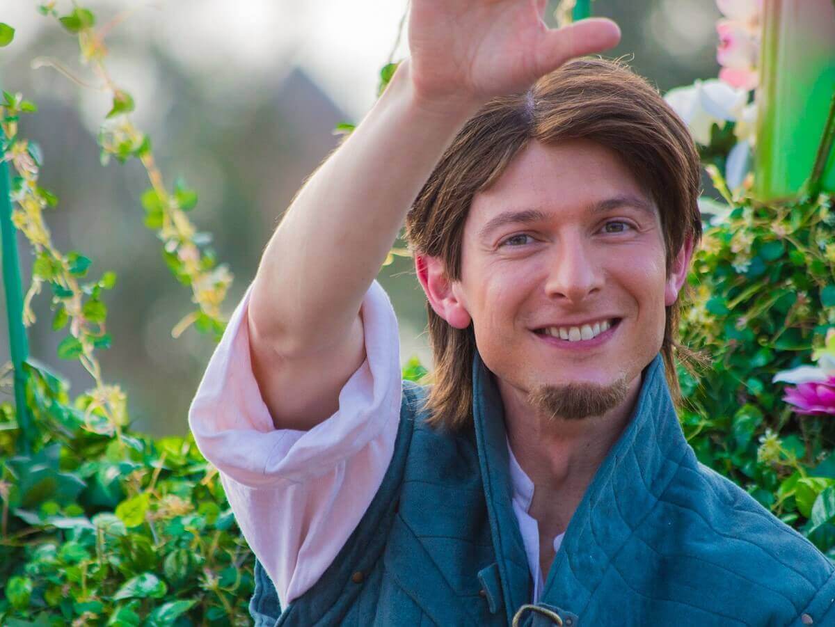 Flynn Rider waves Flynn Rider smiles and waves to the audience