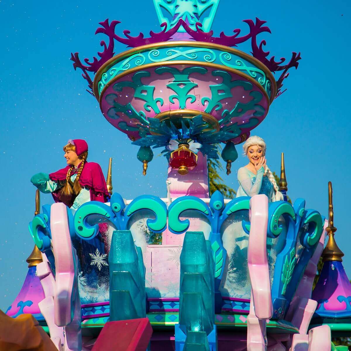 Anna and Elsa on the sleigh The sleigh with anna and Elsa at Disney Stars on Parade