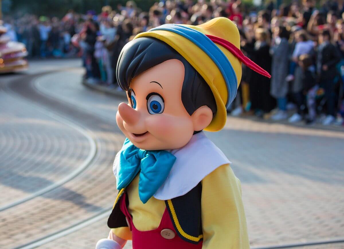 Pinocchio Pinocchio on the parade route at Disneyland Park