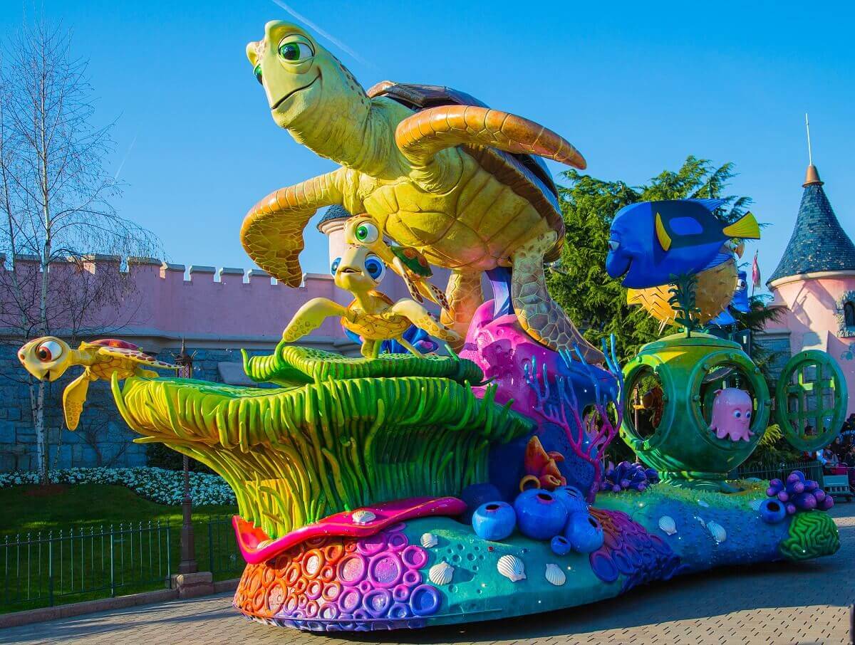 Finding Nemo Parade Float The big Nemo parade float with the huge Crush and Racker and his siblings, behind them Dory and Perle.