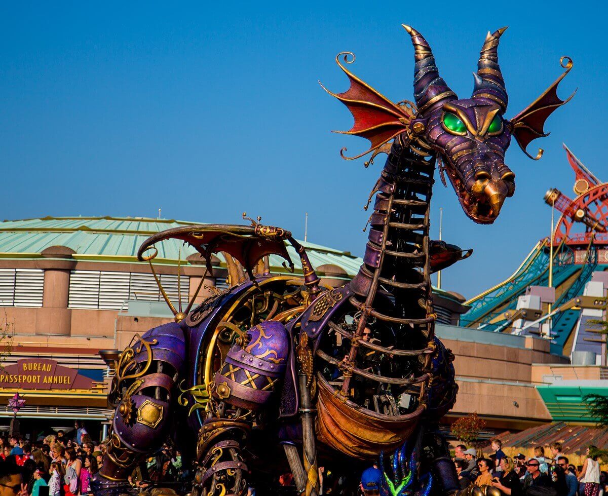 Giant mechanical dragon A giant mechanical dragon with green glowing eyes represents Malefiz in dragon form