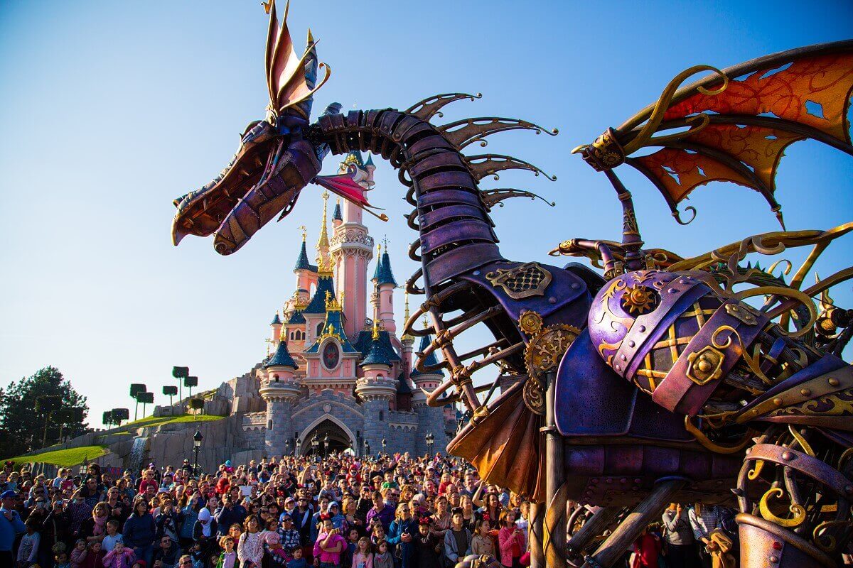 Malefiz as a dragon in front of the castle The mechanical dragon from Disney Stars on Parade in front of the castle in Disneyland Paris