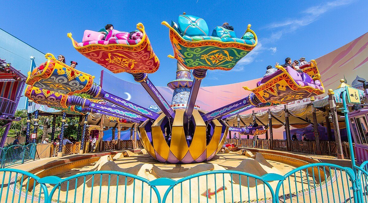 Flying carpets Flying carpets, in the background the canvas with the scenery of Agrabah