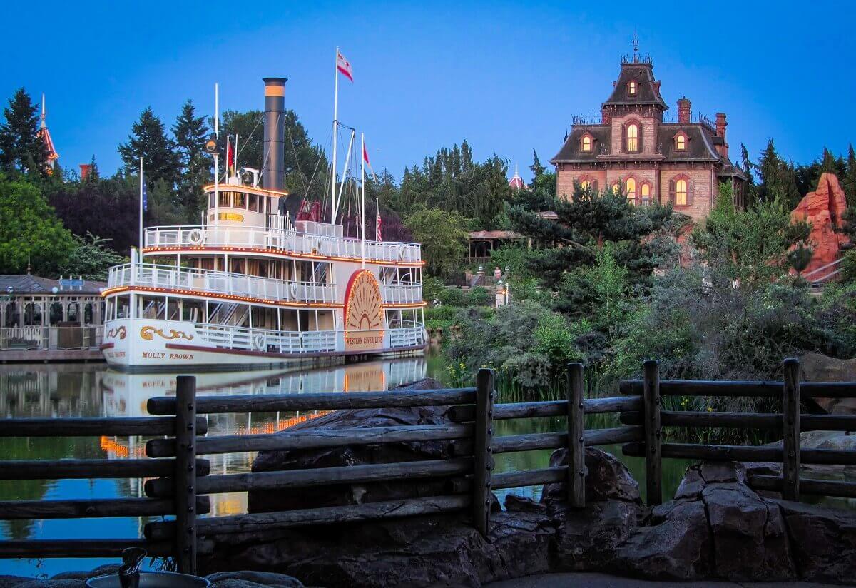 Molly Brown and Phantom Manor In front of Phantom Manor in the background you can see the Molly Brown on the Rivers of the Far East in Frontierland