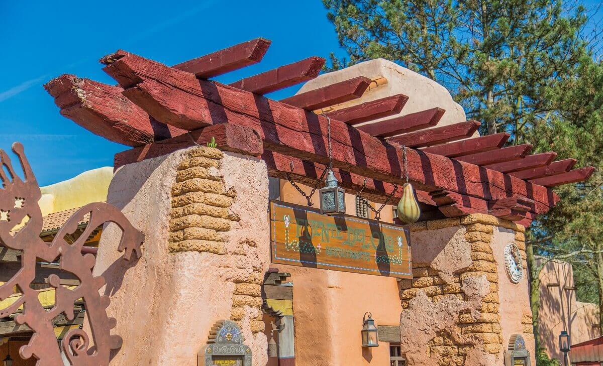 Entrance to the fast-food restaurant Fuente del Oro Red-painted beams above the entrance to the of the restaurant hangs a sign with the inscription Fuente del Oro