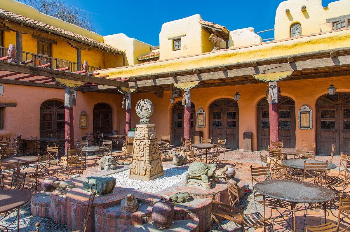 Courtyard of Fuente del Oro Courtyard of the fast-food restaurant Fuente del Oro with a lot of seats