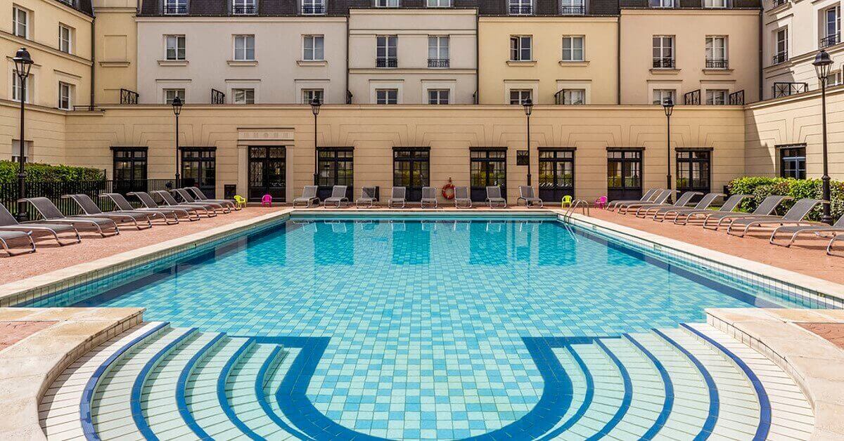 HiPark Serris Val d'Europe Pool of the HiPark Val d'Europe near Disneyland Paris