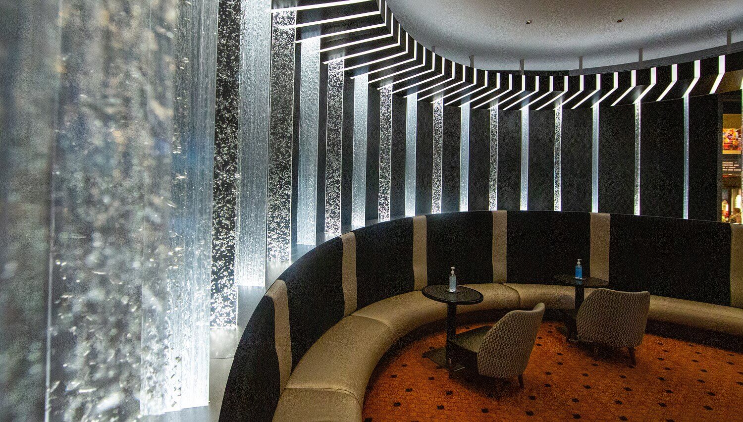 Skyline Bar Close-up of the water columns in the lounge of the Skyline Bar. Small water bubbles bubble in it.