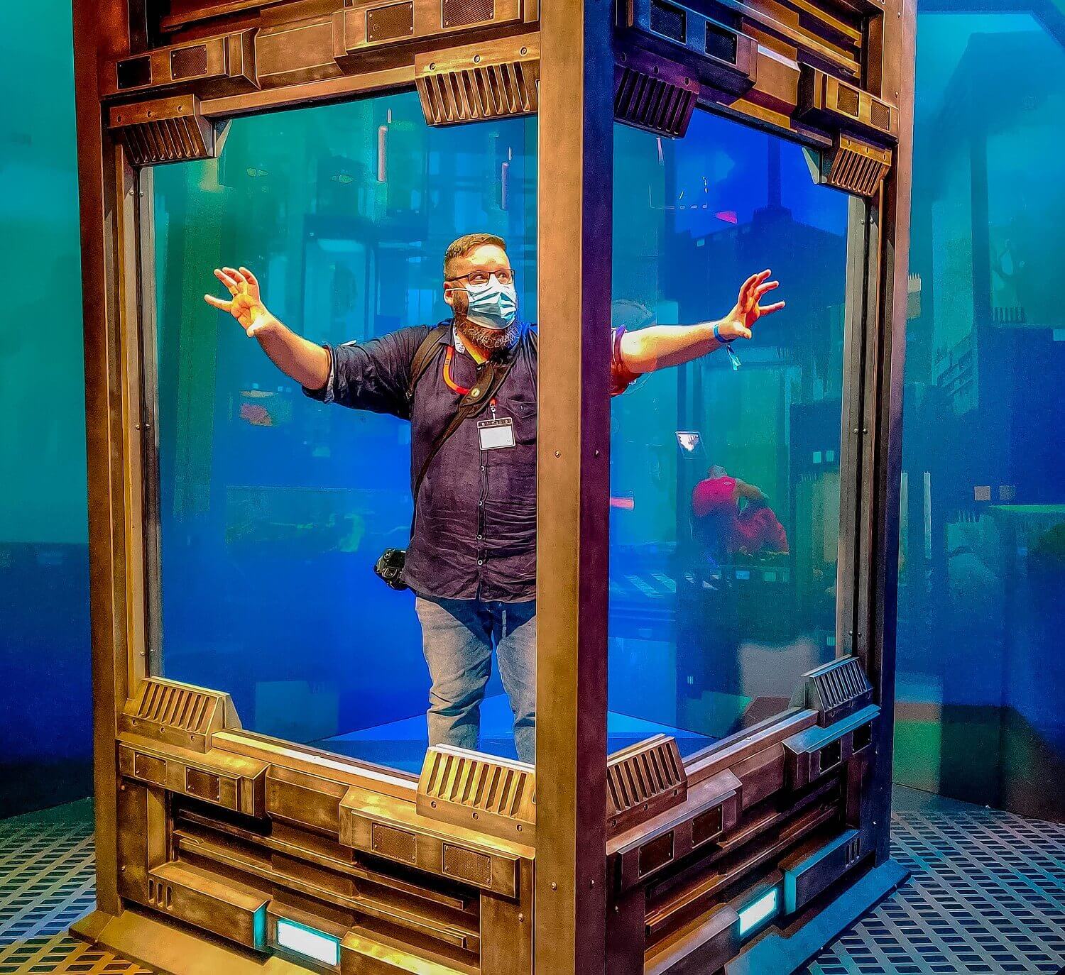 Showcase Super Hero Station A showcase in the Museum des Collectors in the Super Hero Station. Torsten is standing there with his arms outstretched.