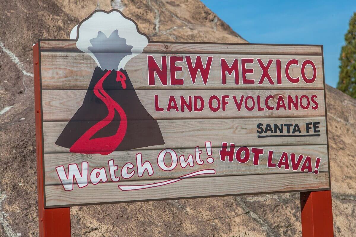 Sign at the volcano A sign that reads New Mexico Land Of Volcanos Watch Out! HOT LAVA!.