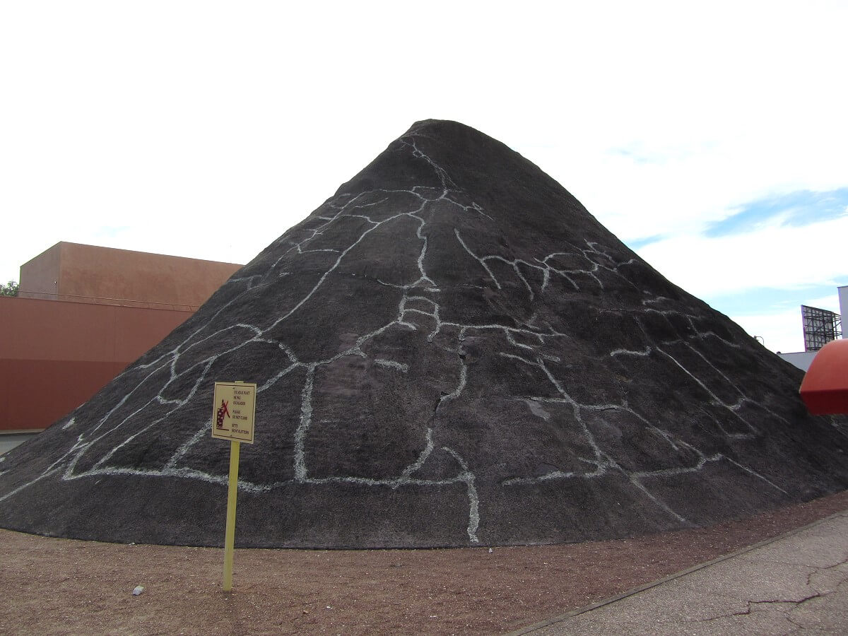 Volcano on the hotel grounds The volcano on the hotel grounds as it was then, with no signs and no fence.