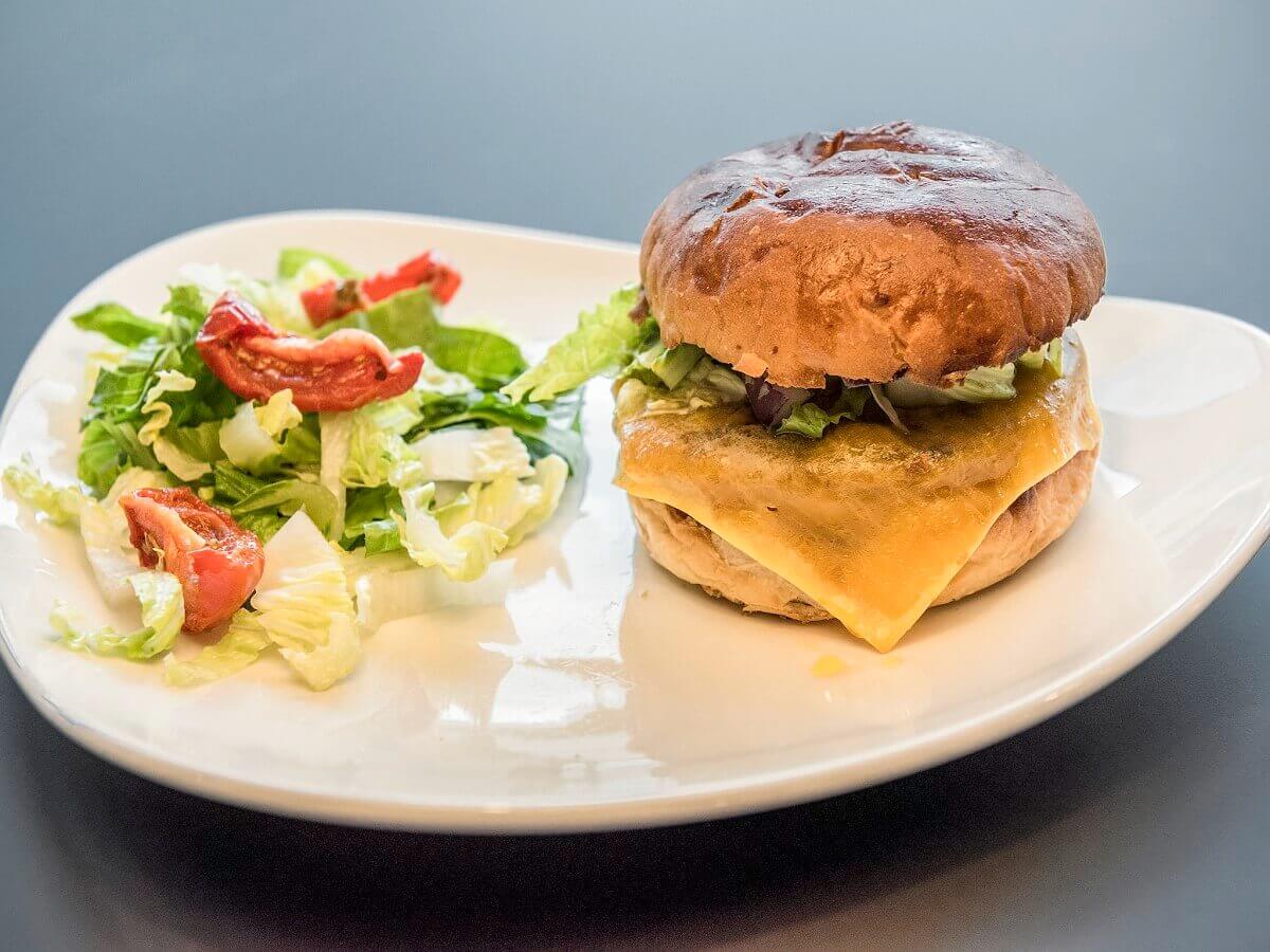 Hamburg Burger with salad garnish