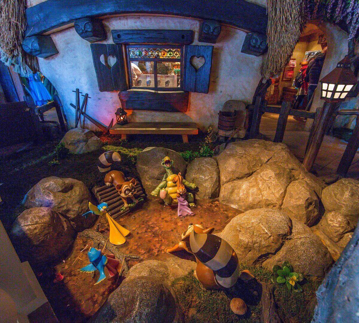 Design of the Snow White Shop in the shop of the seven dwarfs you can see a scene from the movie Snow White with some forest animals washing at the stream