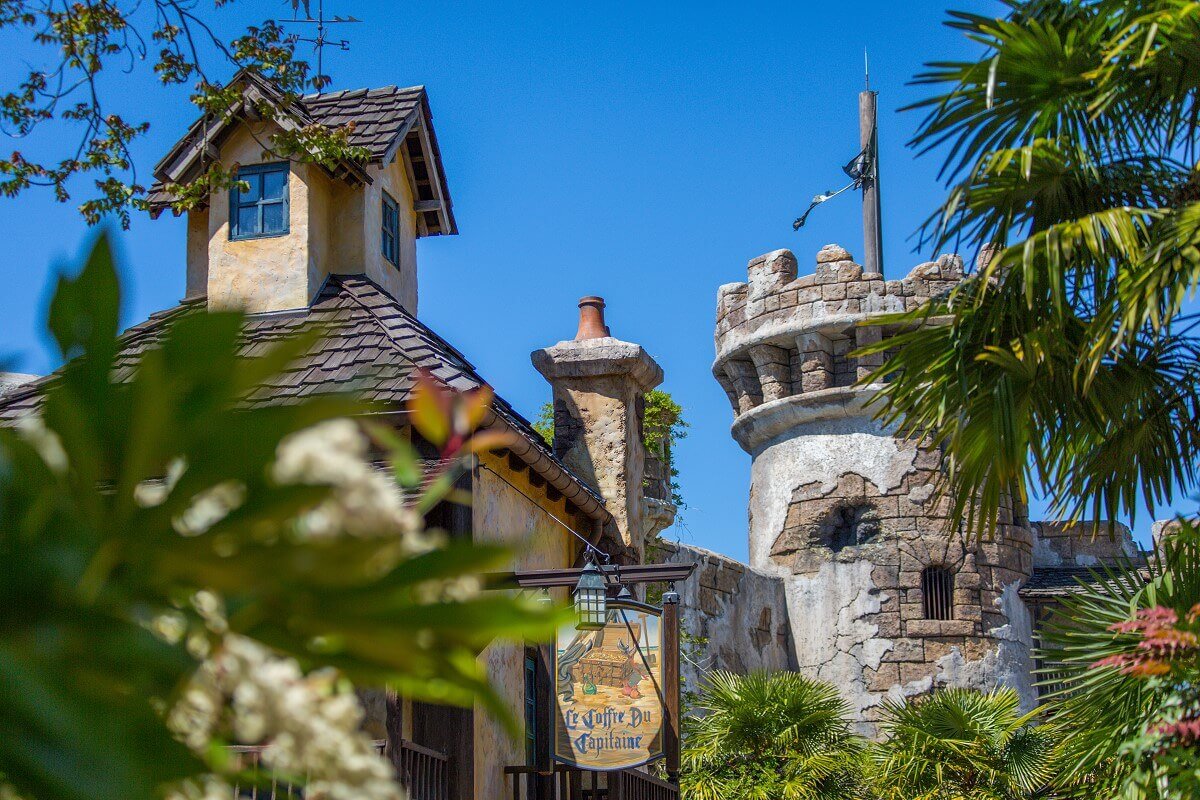 Roof of the shop and tower of the fort View of the roof of the shop Le Coffre du Capitaine and a part of the fort at Pirates of the Caribbean