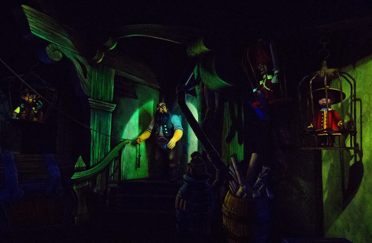 Performance of the Boesewicht Stromboli In a dark scene at Les Voyages de Pinocchio, the villain Stromboli from Disney's Pinocchio enters the scene