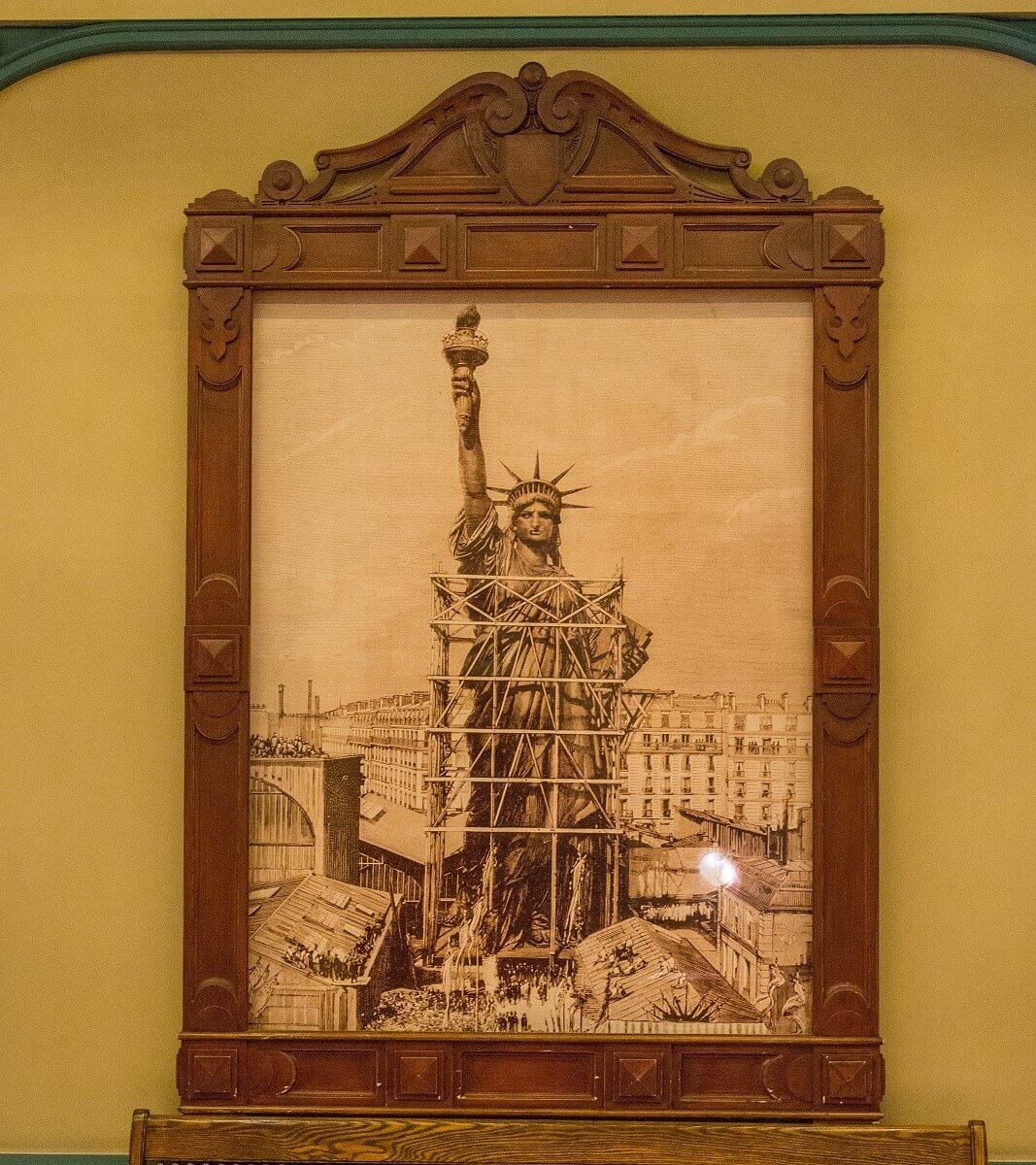 Historical photograph of the construction of the Freedom Road Historical photograph of the construction of the Freiheitsstraße, still surrounded by scaffolding, but almost completely finished