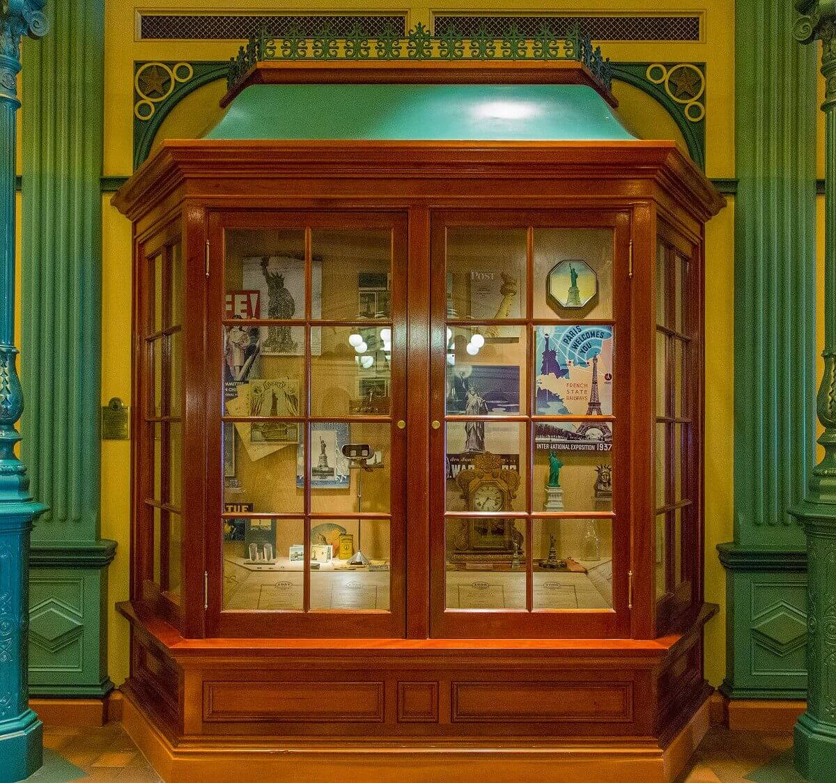 Photos, magazine covers, posters & models celebrating the Statue of Liberty. Photos, magazine covers, posters & models celebrating the Statue of Liberty.