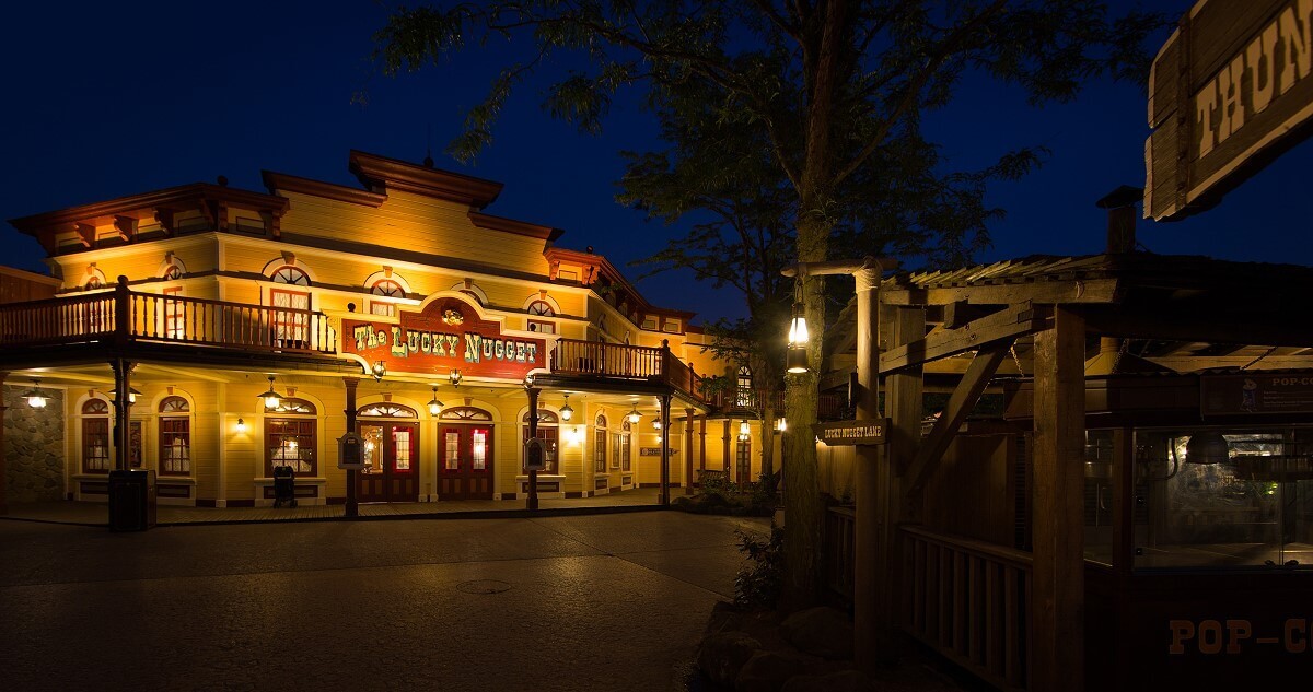 Lucky Nugget Saloon at night View of the illuminated Lucky Nugget Saloon in the dark