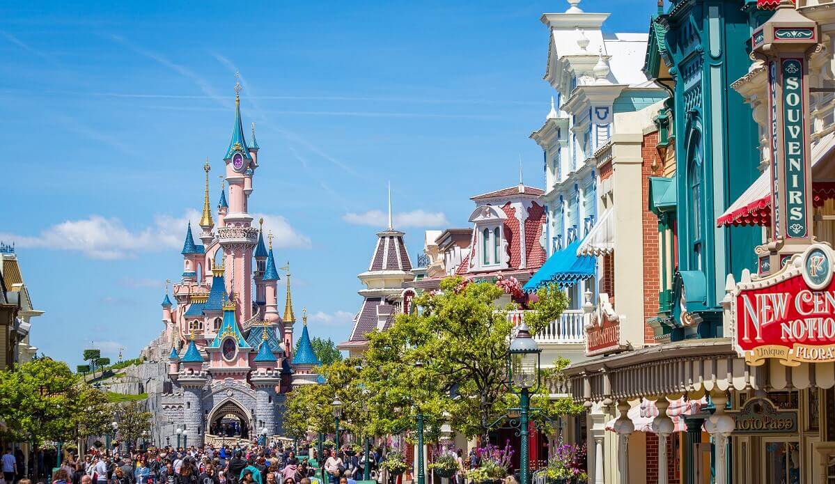 Upper floor of the right side of Main Street from Town Square. Upper level on the right side of Main Street from Town Square: New Century Notions - Flora's Boutique, Market House Deli and others.
