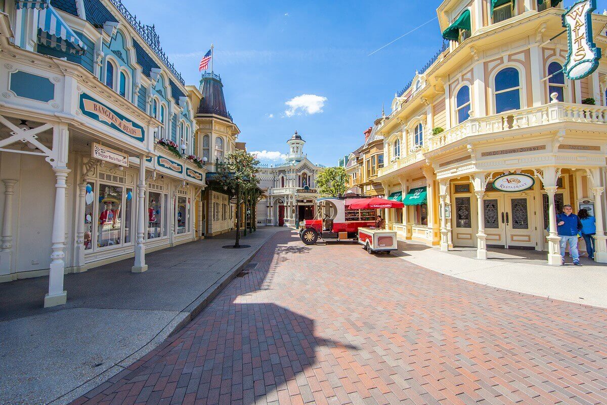 View of Flower Street View into Flower Street, on the left Emporium, in the middle the Coca Cola Truck from which a Cast Member sells cool drinks, on the right Walt's and in the background the entrance to Liberty Court