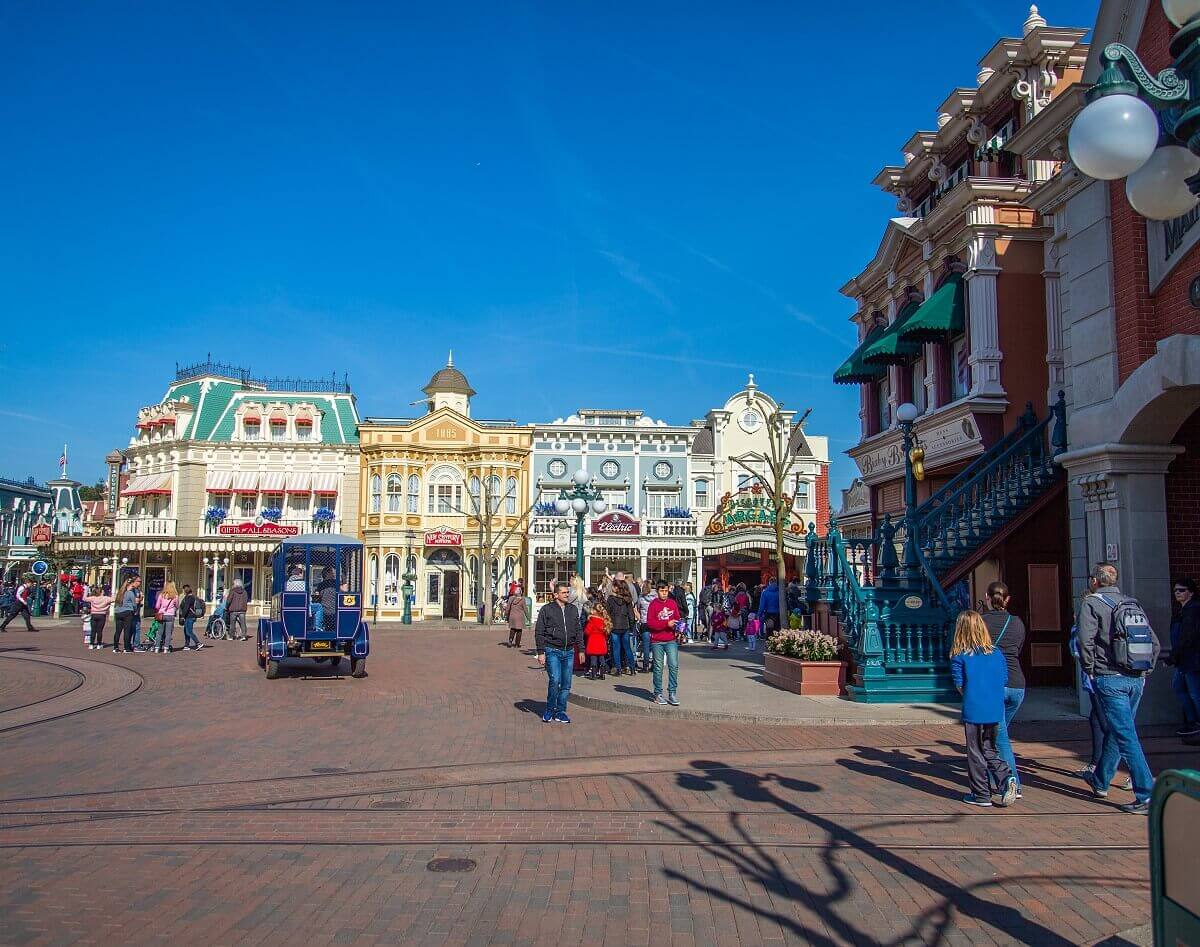 Vintage car on the road A vintage car rolls slowly through Town Square toward Main Street, U.S.A.