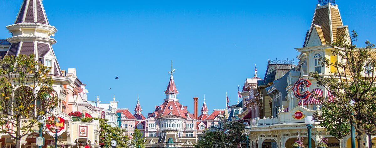 Long shot of Main Street Long shot of Main Street as seen from Central Plaza. At the far end of the street is the pink Disneyland Hotel