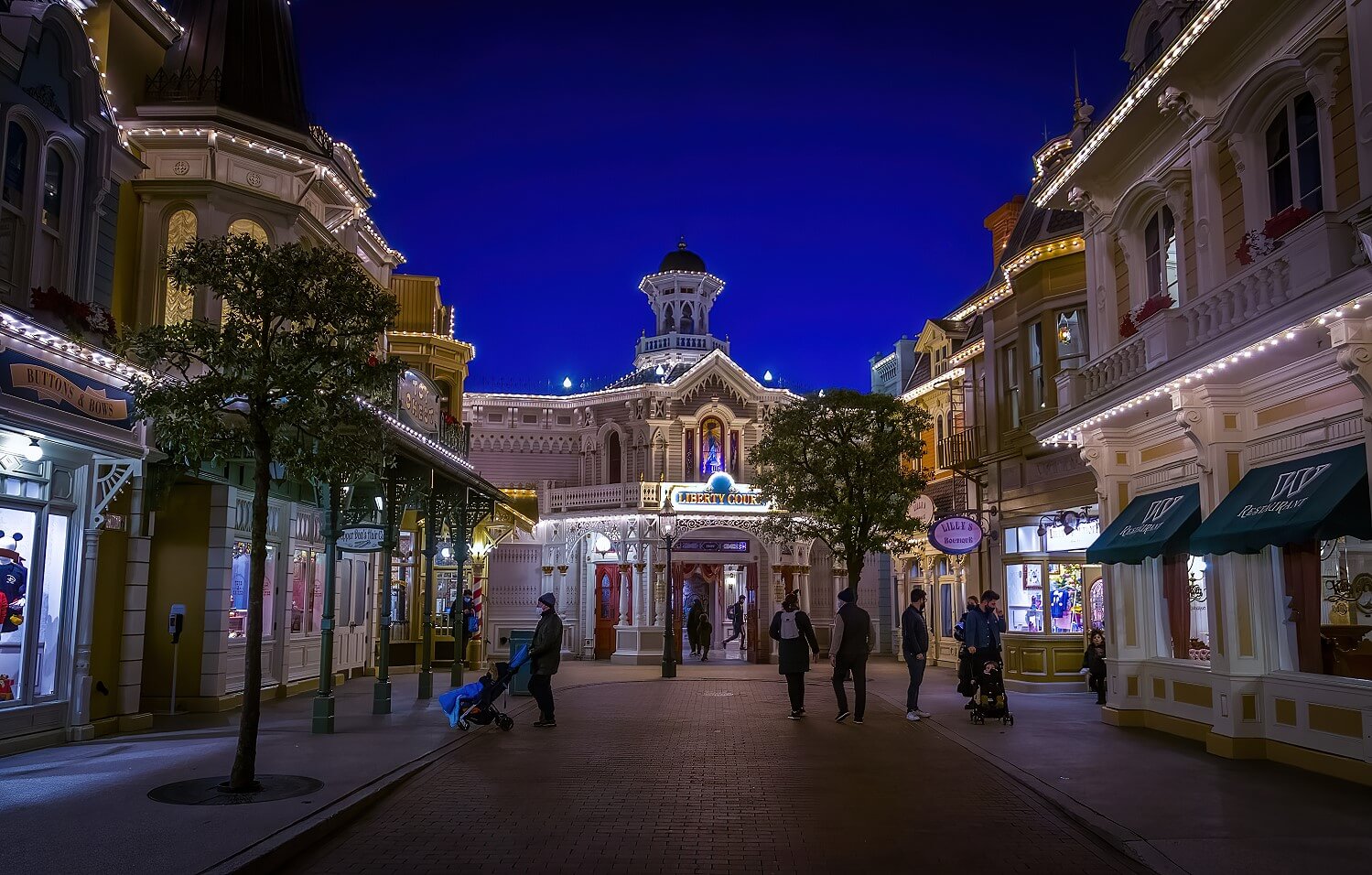 Flower Street by night Flower Streetm eube side street of Main Street U.S.A. at night. On the left is the Toy Chest, on the right Walt's - An American Restaurant and Lilly's Boutique, in the background you can see the entrance to Liberty Arcade