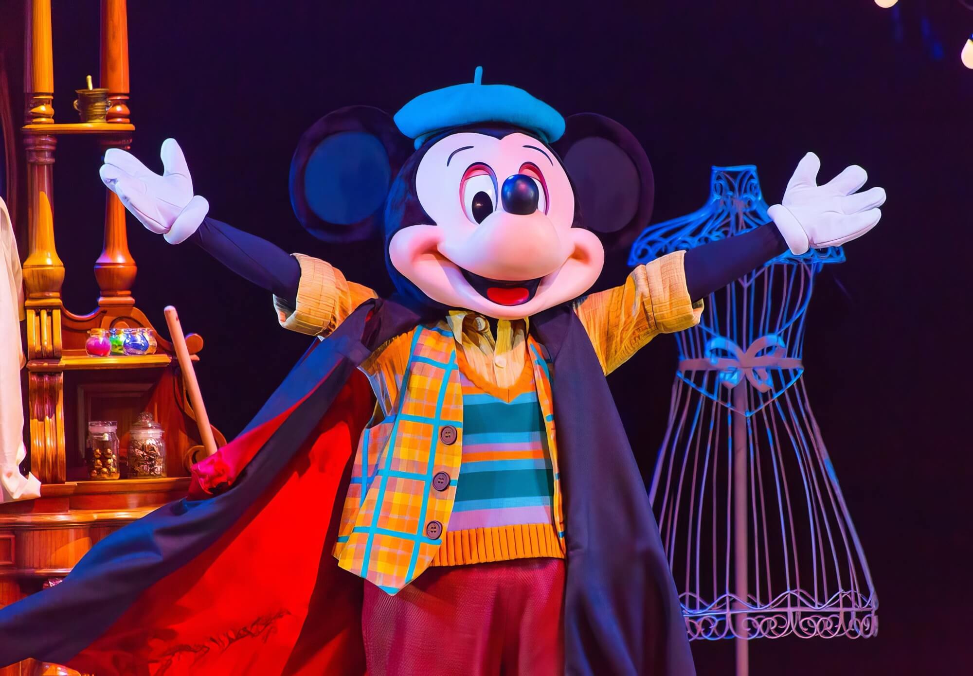 Mickey Mouse presents himself as a magician Mickey Mouse presents himself as a magician