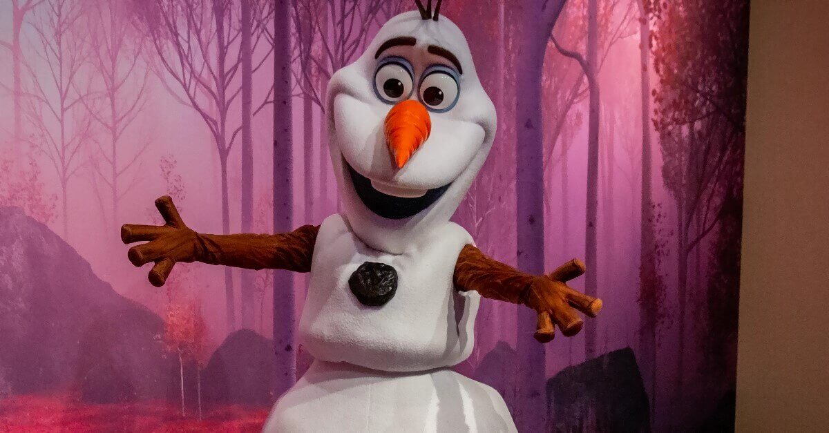 Olaf from The Ice Queen at Disneyland Paris Olaf with outstretched arms at his Meet & Greet (meeting) in Disneyland Paris