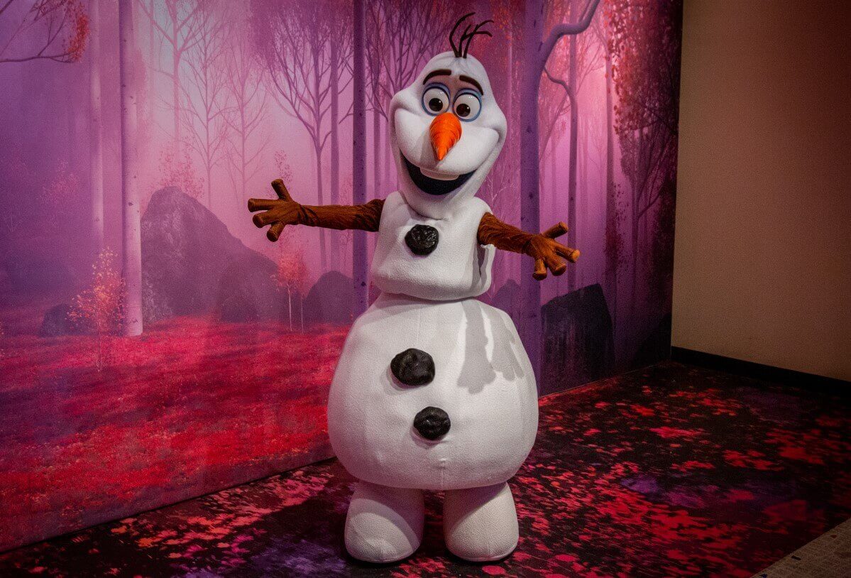 Snowman Olaf Snowman Olaf with wide spread arms