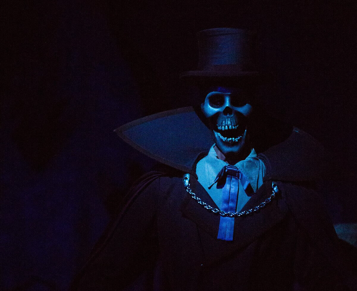 Ghost on the cementary A Ghost on the cementary